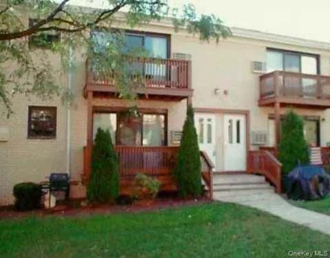 107 Sneden Place W #107