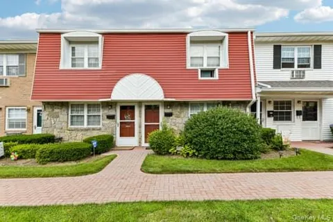 15 Springwood Drive