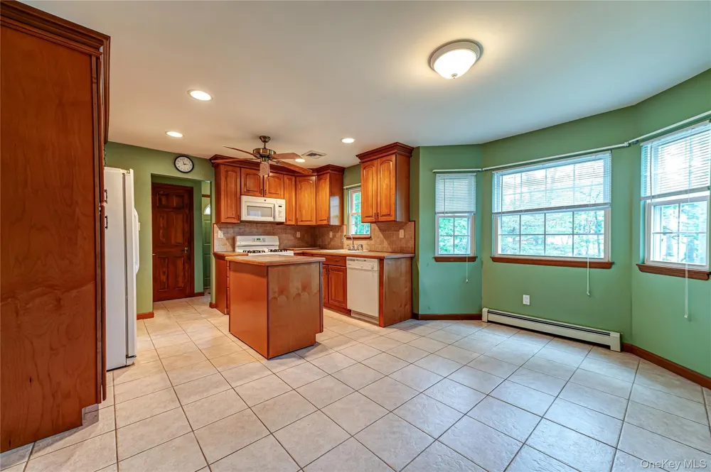15 Washington Avenue Miller Place, NY 11764