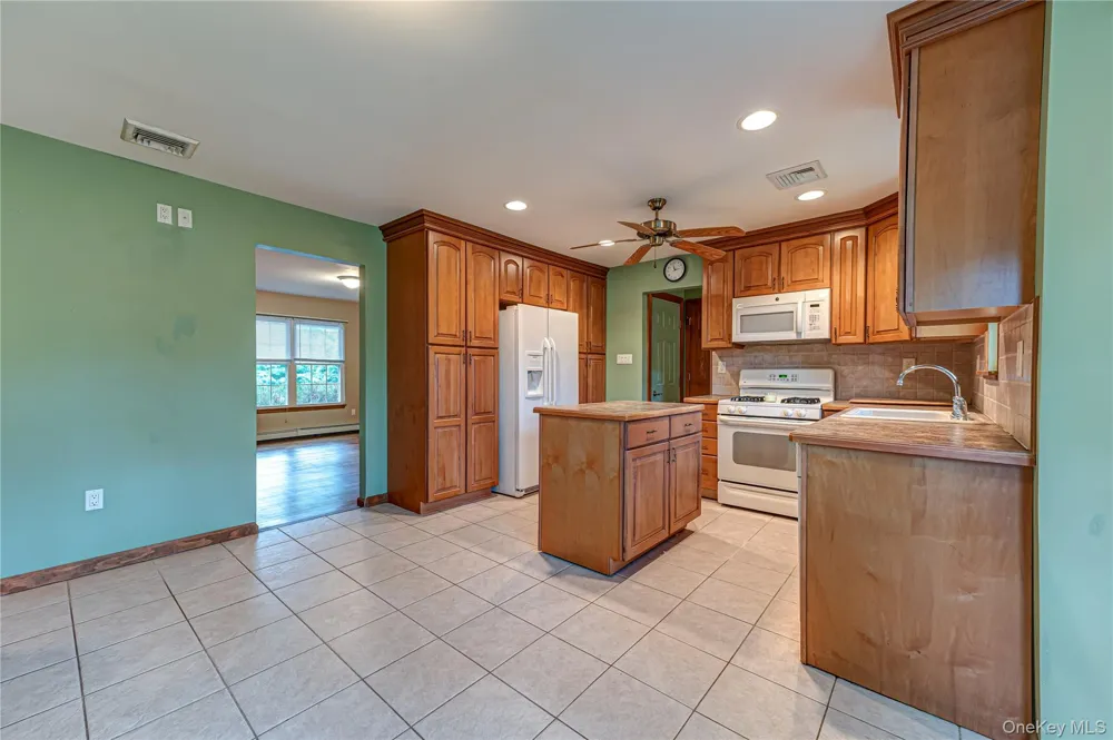 15 Washington Avenue Miller Place, NY 11764