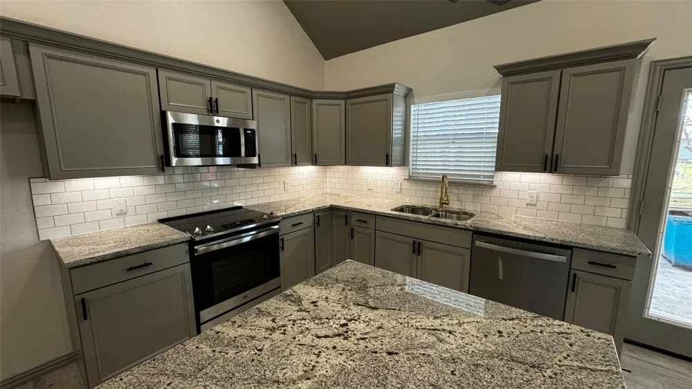 207 S 4th Celeste, TX 75423