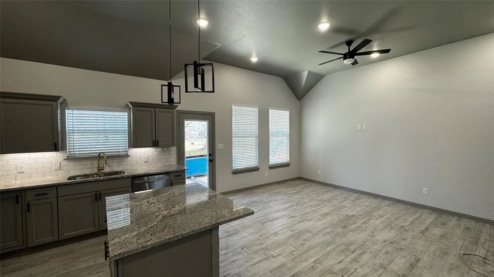 207 S 4th Celeste, TX 75423
