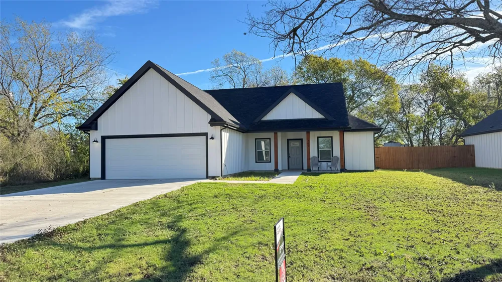 207 S 4th Celeste, TX 75423