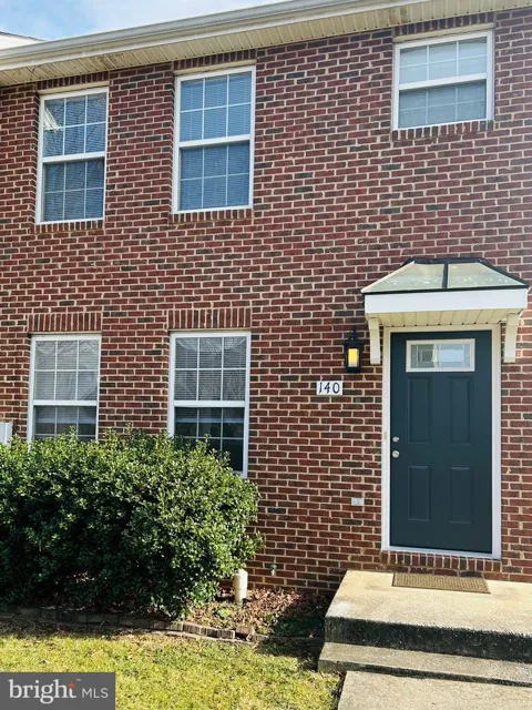 140 LEXINGTON COURT