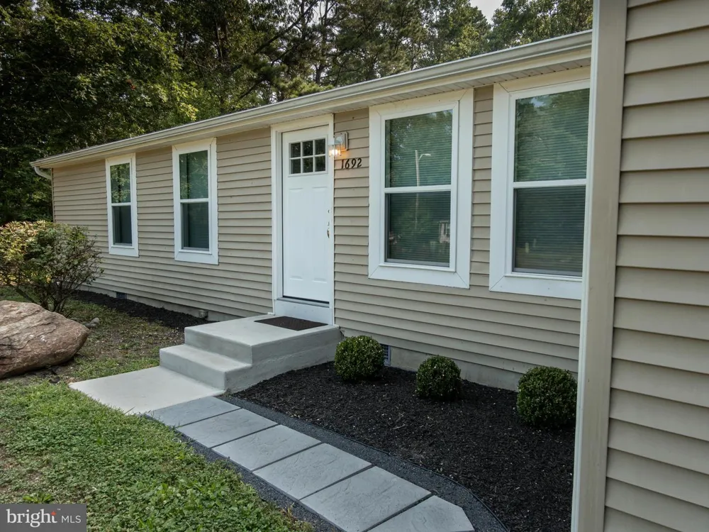 1692 VICTORY AVENUE Williamstown, NJ 08094