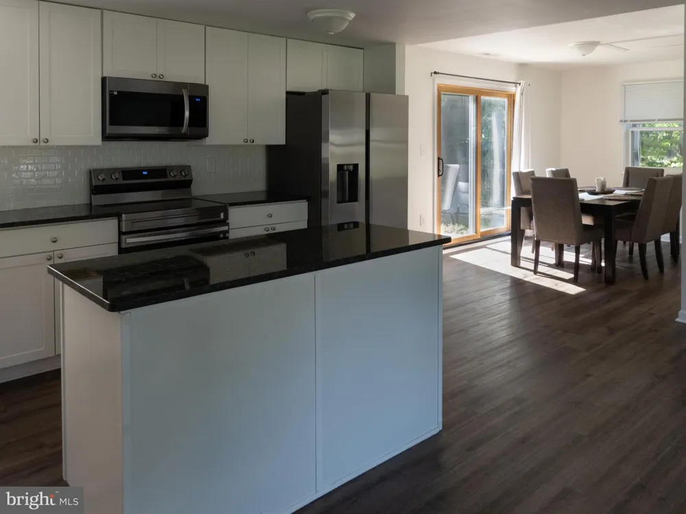 1692 VICTORY AVENUE Williamstown, NJ 08094