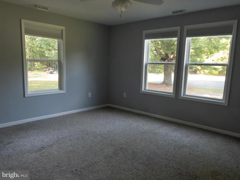 1692 VICTORY AVENUE Williamstown, NJ 08094