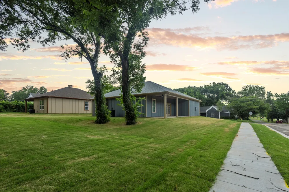 401 S 4th Street Bonham, TX 75418