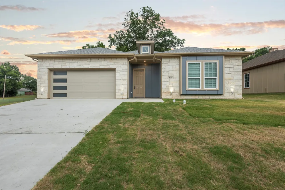 401 S 4th Street Bonham, TX 75418