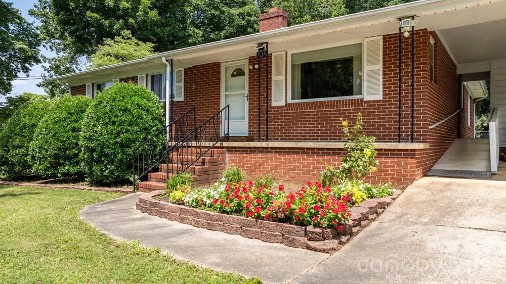 704 4th Street SW Conover, NC 28613