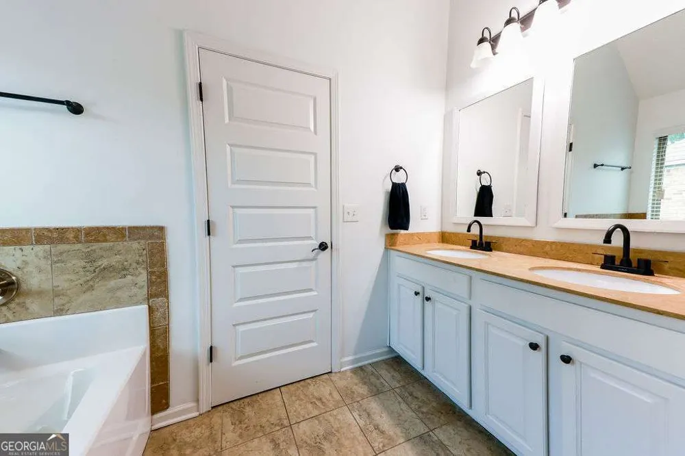 2098 Murry TRL Morrow, GA 30260