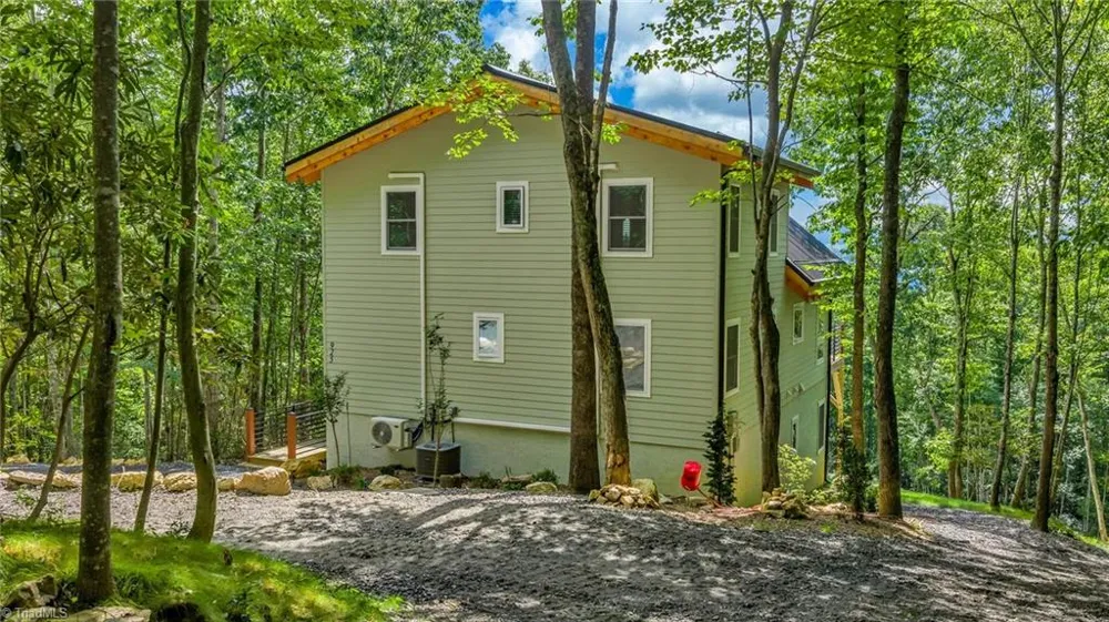 925 Red Sleigh Way Fleetwood, NC 28626