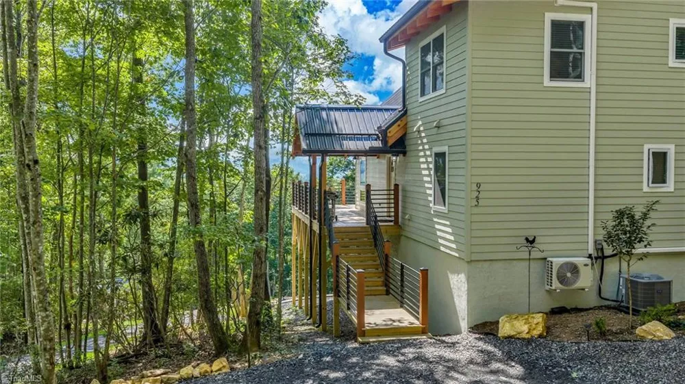 925 Red Sleigh Way Fleetwood, NC 28626