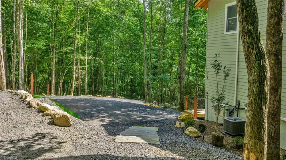 925 Red Sleigh Way Fleetwood, NC 28626