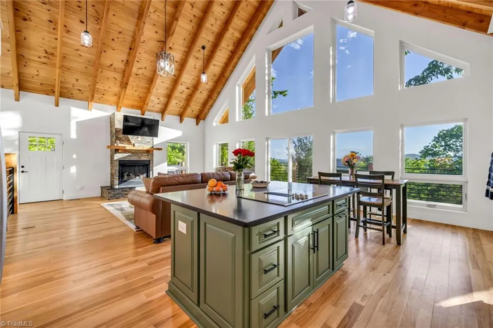 925 Red Sleigh Way Fleetwood, NC 28626