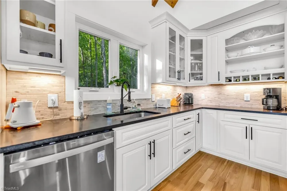 925 Red Sleigh Way Fleetwood, NC 28626