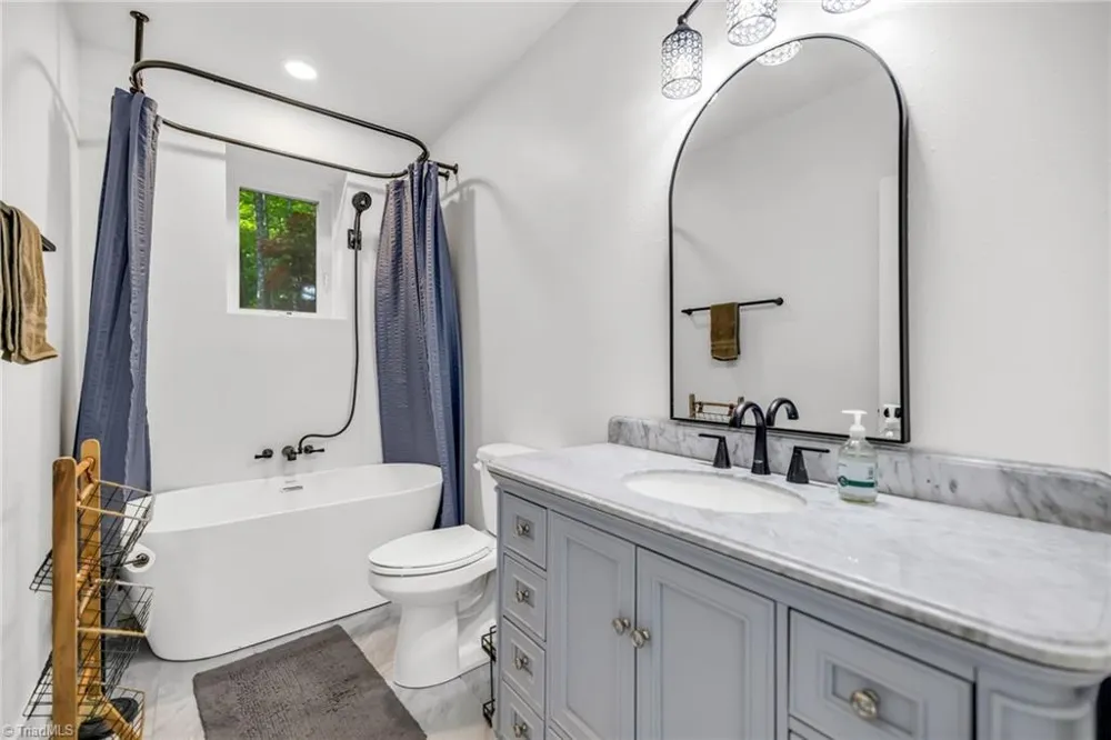 925 Red Sleigh Way Fleetwood, NC 28626