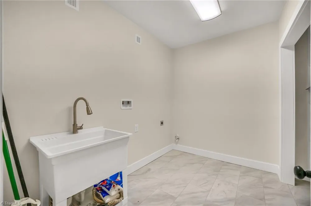 925 Red Sleigh Way Fleetwood, NC 28626