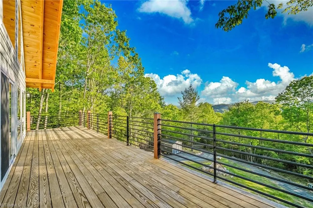 925 Red Sleigh Way Fleetwood, NC 28626