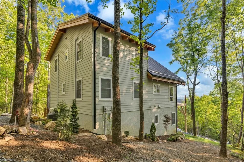 925 Red Sleigh Way Fleetwood, NC 28626