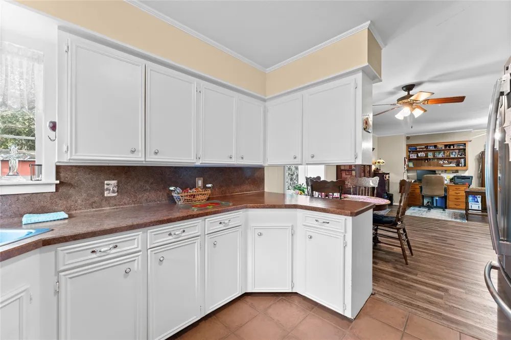 1005 Fowlkes Street Sealy, TX 77474