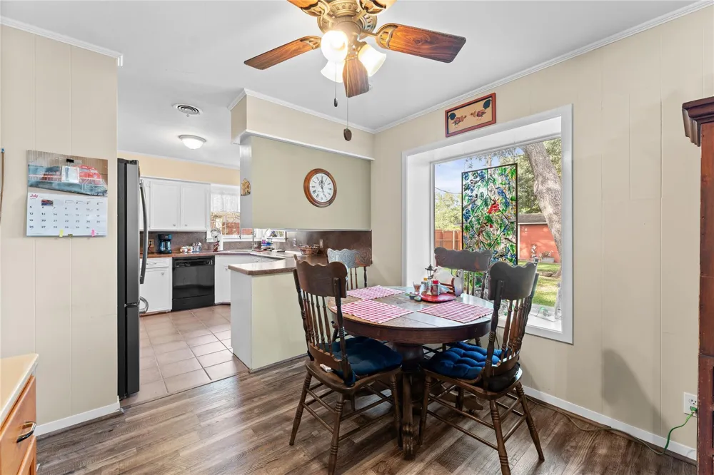 1005 Fowlkes Street Sealy, TX 77474