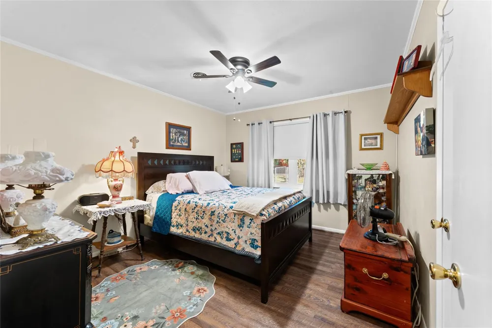 1005 Fowlkes Street Sealy, TX 77474