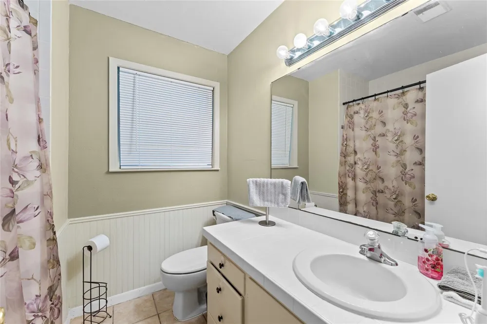 1005 Fowlkes Street Sealy, TX 77474