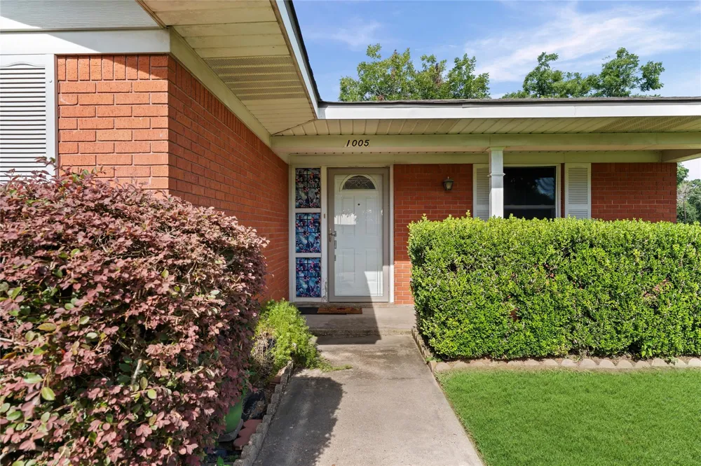 1005 Fowlkes Street Sealy, TX 77474