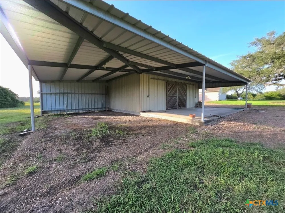 565 E Ward Street Goliad, TX 77963