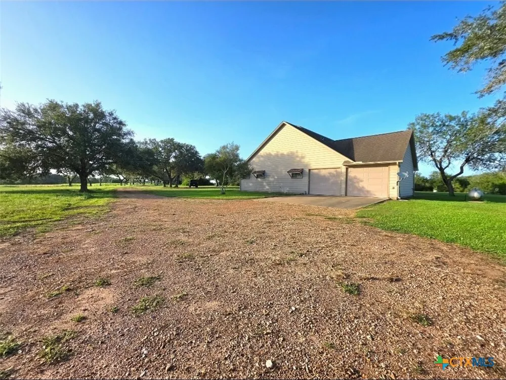 565 E Ward Street Goliad, TX 77963