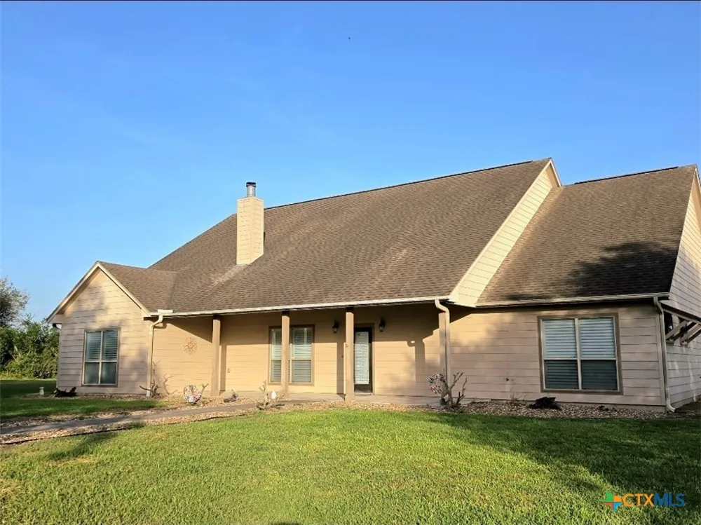 565 E Ward Street Goliad, TX 77963