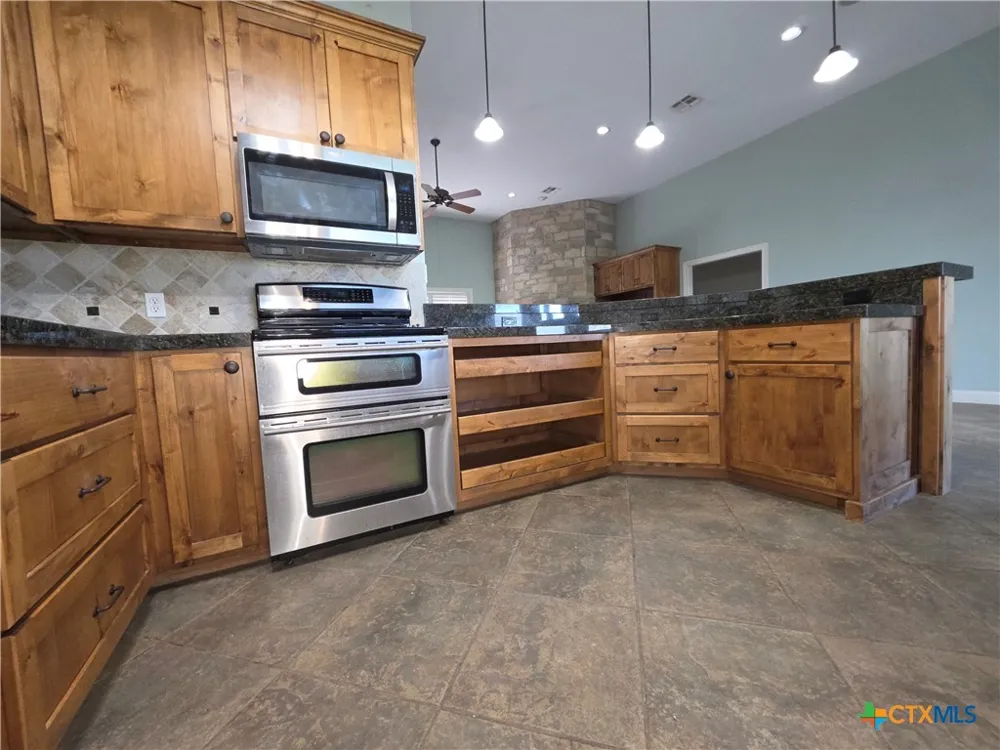 565 E Ward Street Goliad, TX 77963