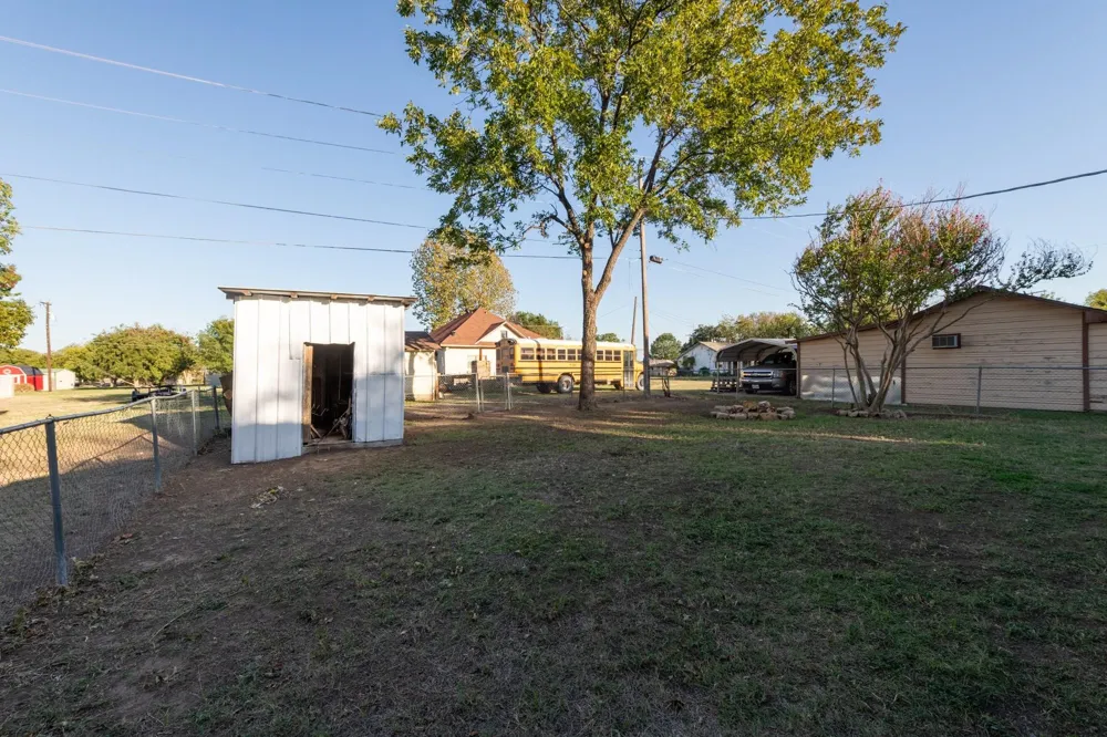 414 S Main Street Henrietta, TX 76365