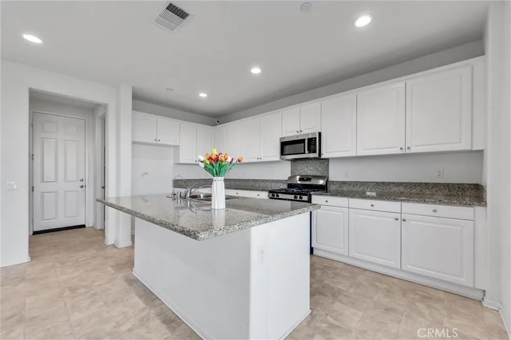 29109 Sunforest Lake Elsinore, CA 92530