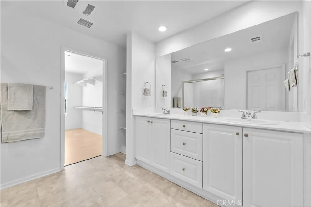 29109 Sunforest Lake Elsinore, CA 92530