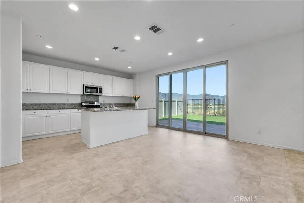 29109 Sunforest Lake Elsinore, CA 92530