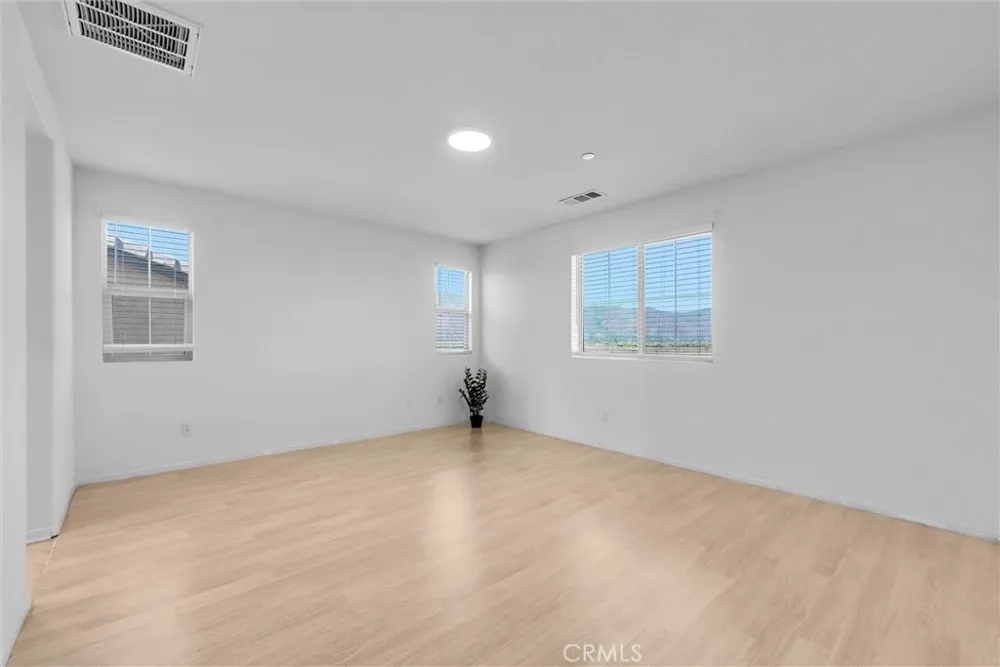 29109 Sunforest Lake Elsinore, CA 92530