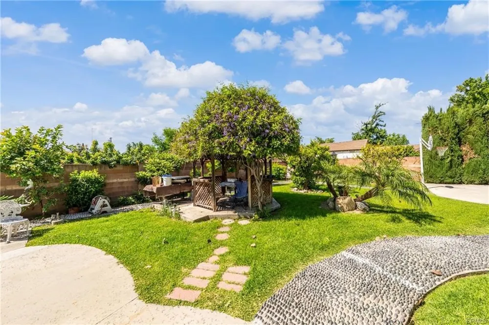 2431 S 2nd Avenue Arcadia, CA 91006