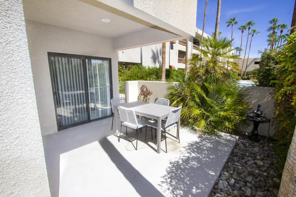 255 S Avenida Caballeros #305 Palm Springs, CA 92262