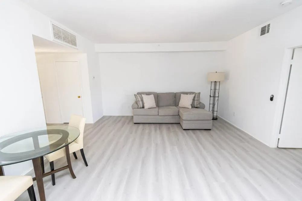 255 S Avenida Caballeros #305 Palm Springs, CA 92262