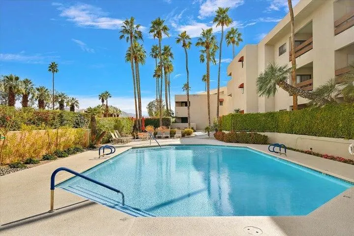 255 S Avenida Caballeros #305 Palm Springs, CA 92262