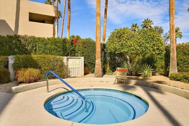 255 S Avenida Caballeros #305 Palm Springs, CA 92262