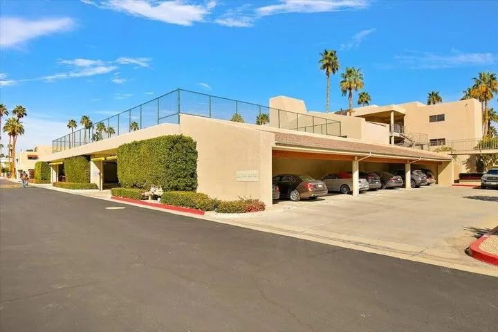 255 S Avenida Caballeros #305 Palm Springs, CA 92262