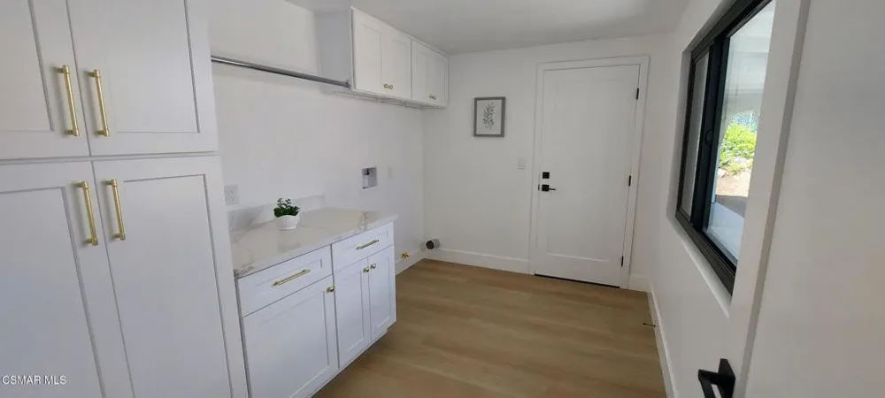 1271 La Jolla Drive Thousand Oaks, CA 91362