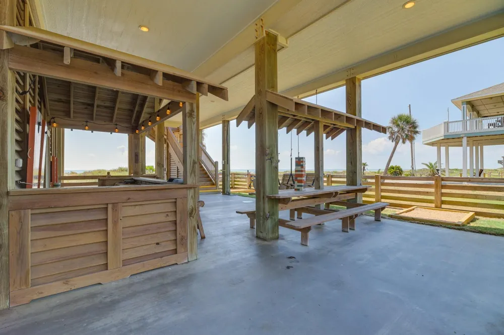 1963 Ave J Port Bolivar, TX 77650