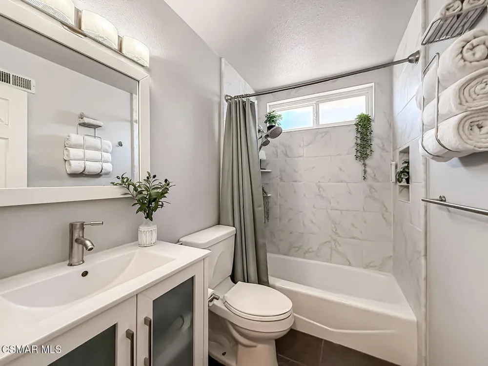 3360 Dalhart Avenue Simi Valley, CA 93063