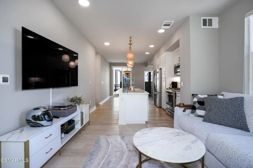 1290 E Thompson Boulevard #105 Ventura, CA 93001
