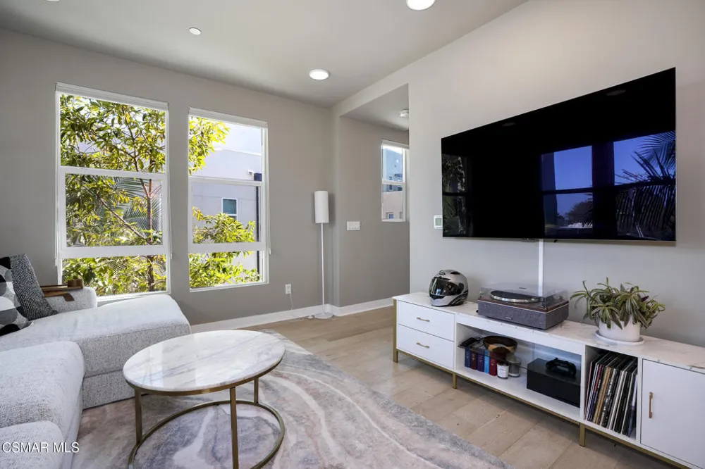 1290 E Thompson Boulevard #105 Ventura, CA 93001