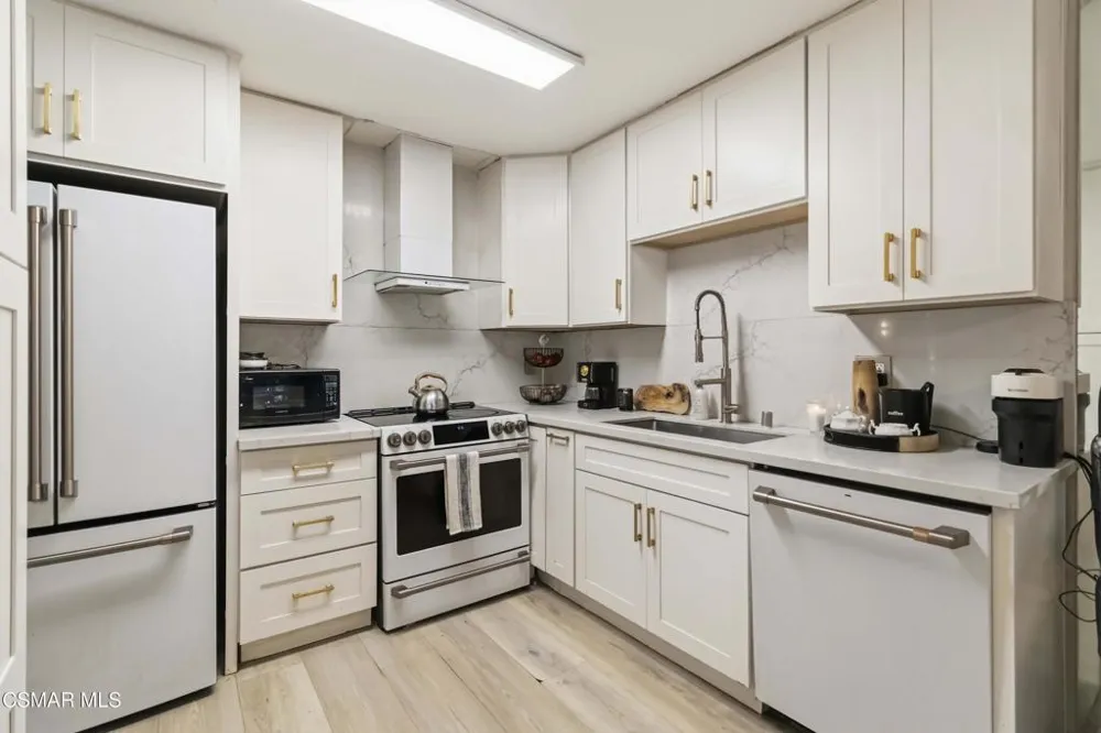 255 Sequoia Court #14 Thousand Oaks, CA 91360